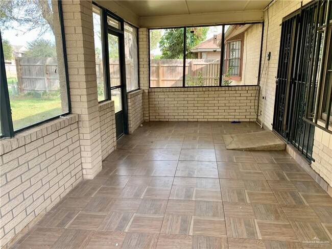 Foto del edificio - 401 E Iris Ave