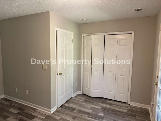 Foto del edificio - Beautiful and Spacious Townhome