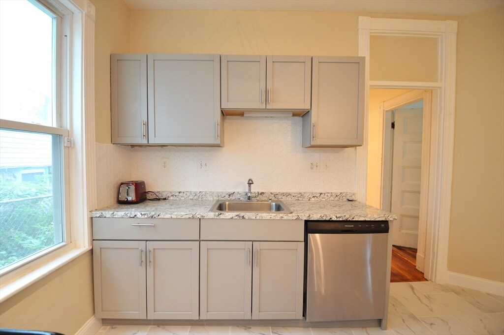 Foto principal - 10 Bucknam St