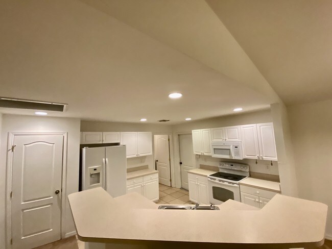 Building Photo - 3915 33rd St SW