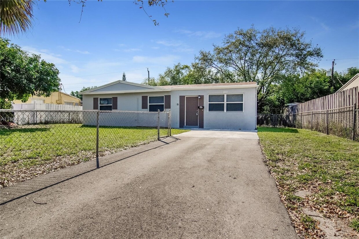 Foto principal - 800 N 64th Ave