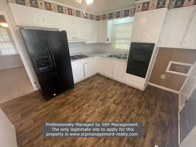 Building Photo - Charming Brick 3 Bedroom, 1 1/2 bath Home ...