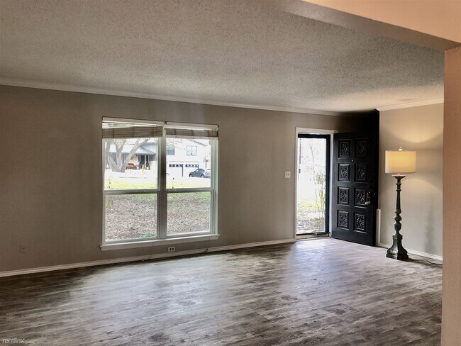 Building Photo - 16514 Springhill Dr