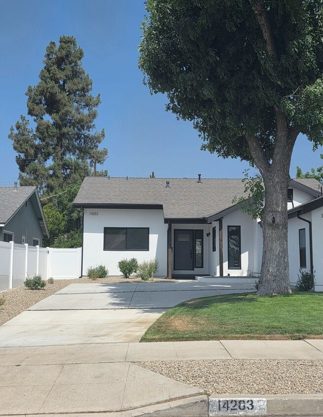 Primary Photo - 14283 San Jose St