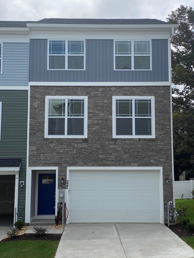 227 Jenkins Way, Glen Burnie, MD 21061 Townhouse for Rent in Glen Burnie, MD