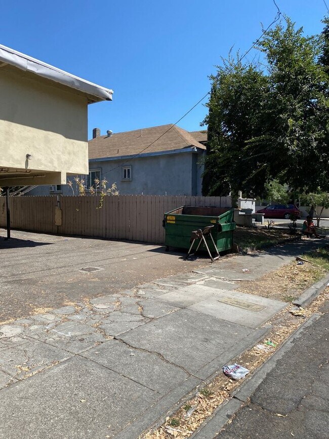Foto del edificio - 1030 S Grant 7 Stockton CA 95206
