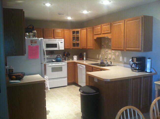 Kitchen - 309 Evergreen Dr