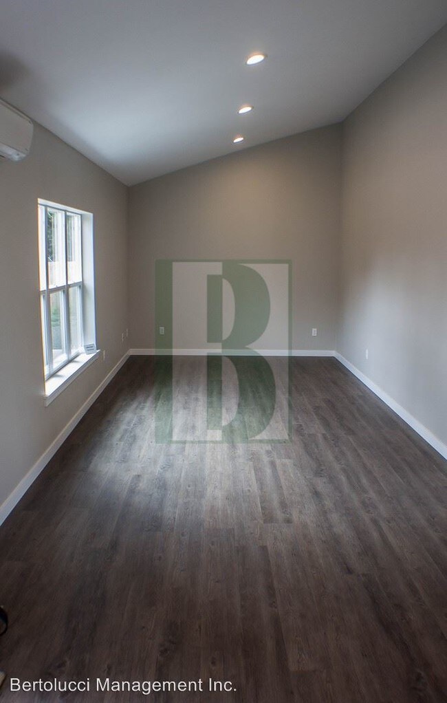 Foto del edificio - 1115 Cherry Ct