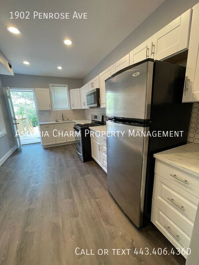 Building Photo - Brand new renovated townhouse with 3 bedro...