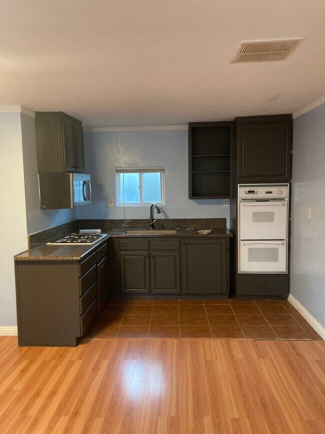 Foto del edificio - 13012 McKinley Ave