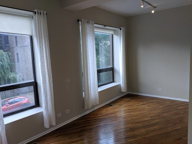 Foto del edificio - 1400 W Erie St