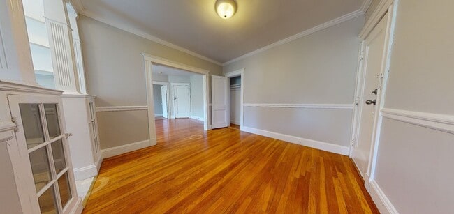 Building Photo - 9 Gray Gdns E