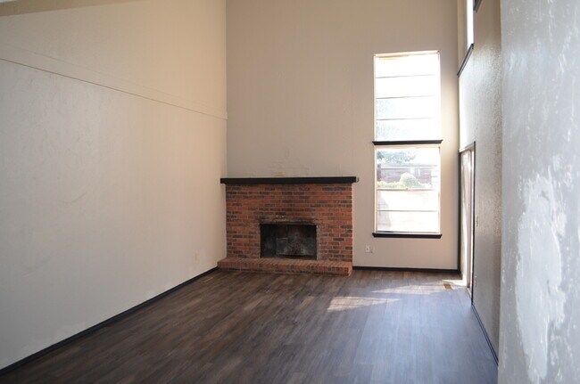 Building Photo - 7215 Edenborough Dr