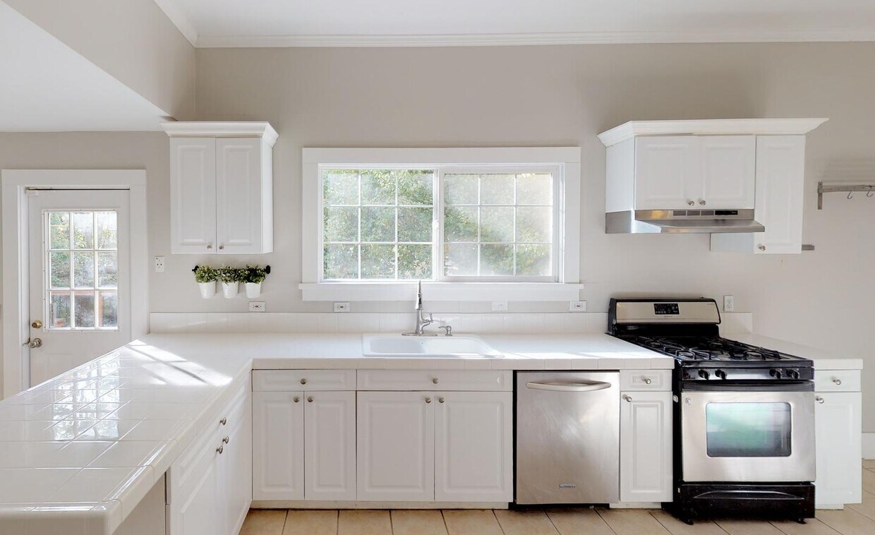 Foto principal - 4745 NE 15th Ave
