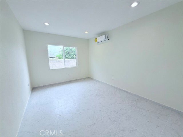 Foto del edificio - 17513 Glenburn Ave