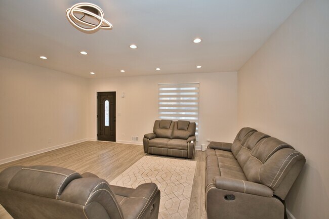 Foto del edificio - 4616 N Kostner Ave