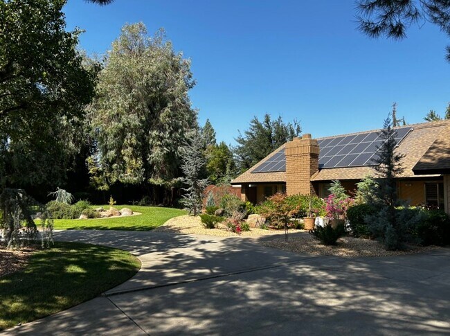 Building Photo - 4 br, 2 bath House - 72 E. Audubon Drive