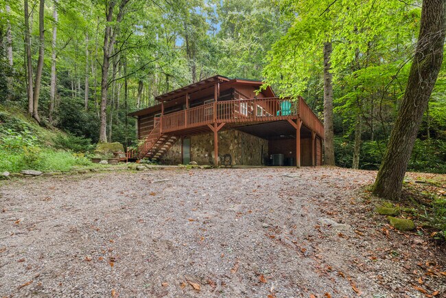 Building Photo - 202 Blue Grass Rd