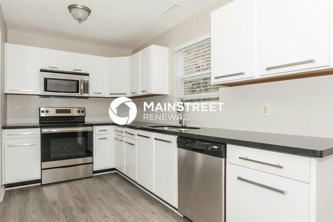Building Photo - 3 Bedroom Pet-Friendly Home in Charlotte, NC with Main Street Renewal