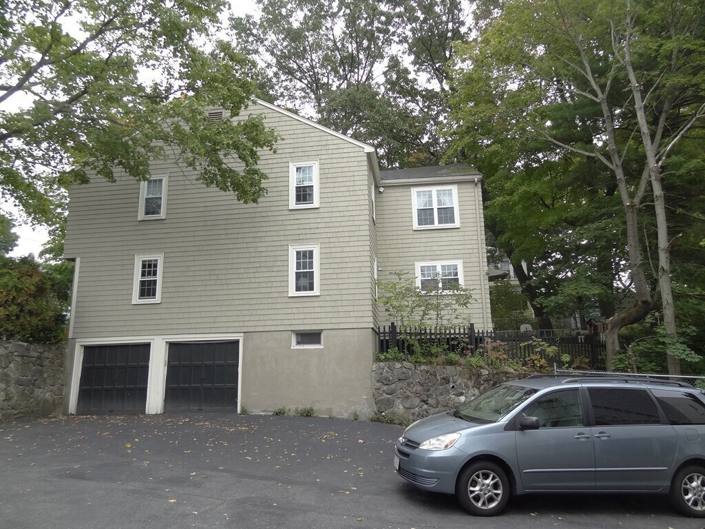 Building Photo - 192 Gibbs St