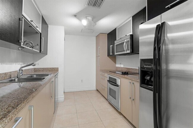 Foto del edificio - 500 NE 29th St