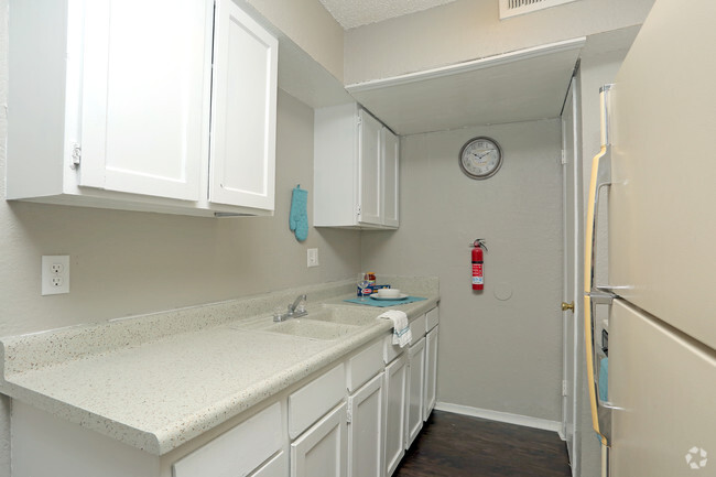 1BR - Kitchen - Continental Apartments