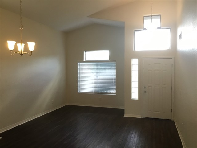 Building Photo - 2522 W Red Fox Rd