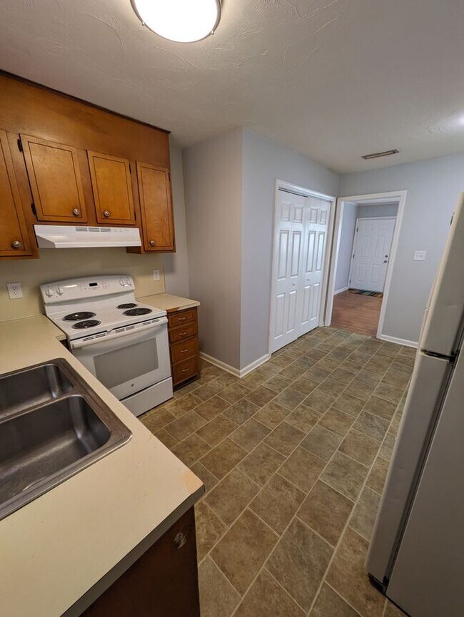 Building Photo - 2BD/1BA Duplex in Hickory, NC