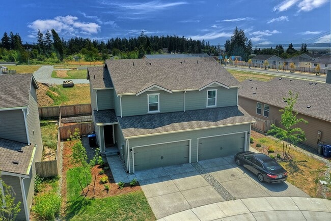 Building Photo - Newer home, dead end street, AC, Gas heat,...