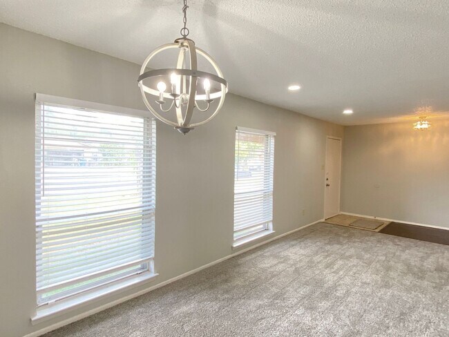 Foto del edificio - 7146 Spring Grove Dr