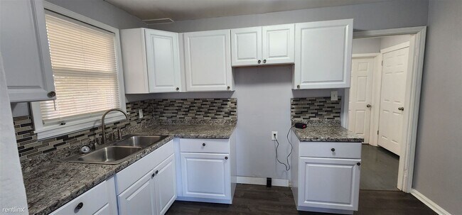 Building Photo - 4 br, 1 bath House - 1033 Shadowlawn St