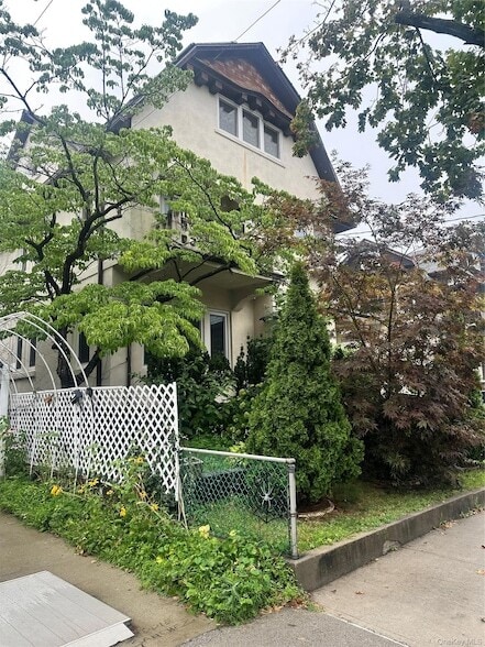 Photo - 409 W 261st Street Unit 2 Apartment