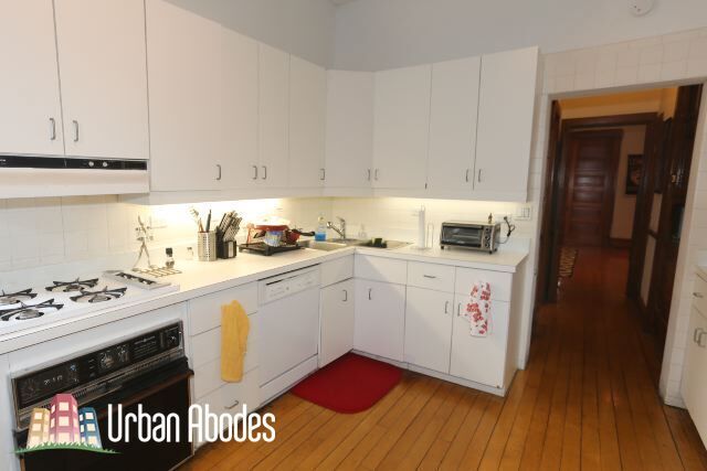 Foto del edificio - 2661 N Burling St