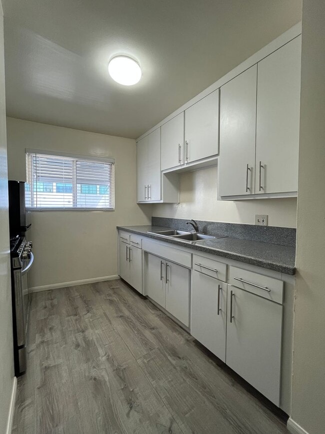 Building Photo - MOORPARK (14938) APT