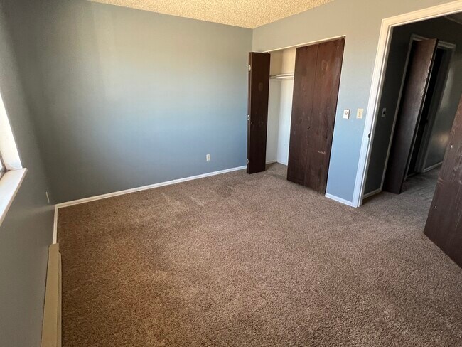 Foto del edificio - 44 Royal Crest Dr