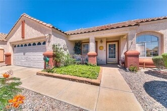 Building Photo - 812 Seco Verde Ave