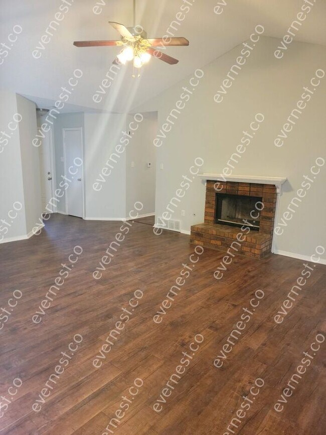 Building Photo - 3525 Dorchester Dr