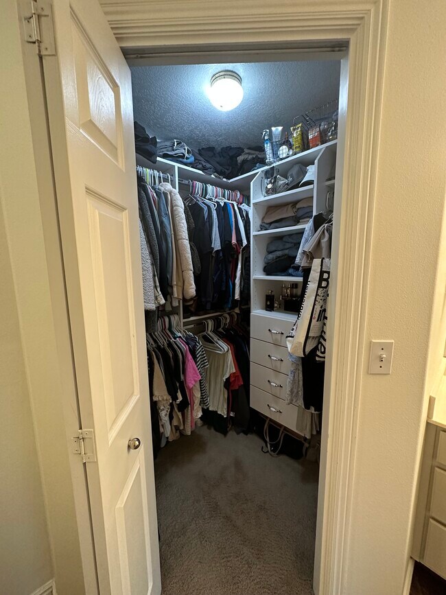 Foto del edificio - 1649 N Grandview Ln
