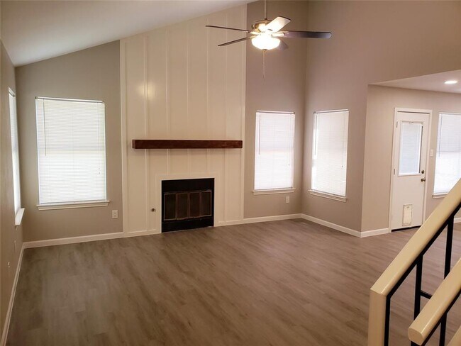 Foto del edificio - 12913 Steeple-Chase Dr