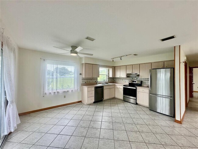 Foto del edificio - 709 S Lake Starr Blvd