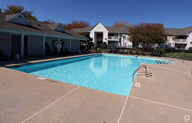 Piscina - Chase on Monroe Apartments