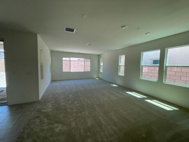 Building Photo - GORGEOUS NEWER CONTSTRUCTION 4+2 ONTARIO R...