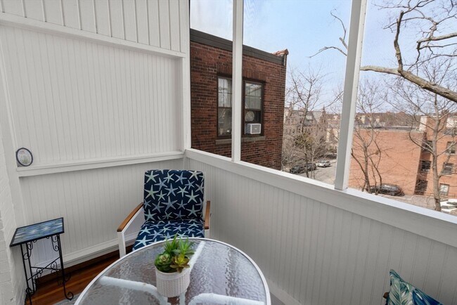 Building Photo - 325 Tappan St