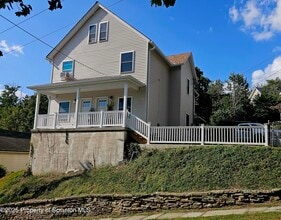 Building Photo - 2105 Hollister Ave