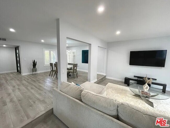 Foto del edificio - 7842 W 79th St