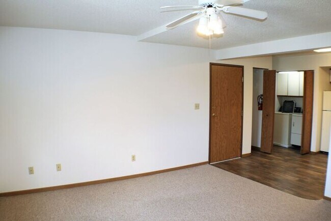 Foto del edificio - $1025 | 2 Bedroom, 1 Bathroom 1st Floor Co...
