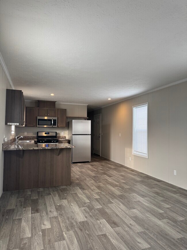 Building Photo - 2340 Maple Dr