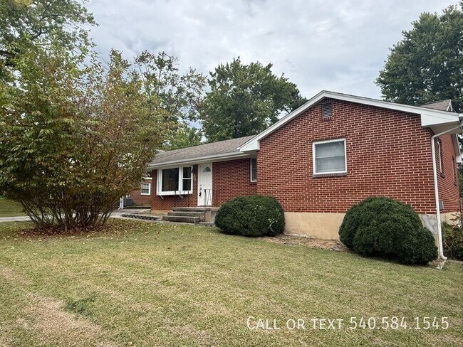 Building Photo - 2933 Tully Dr