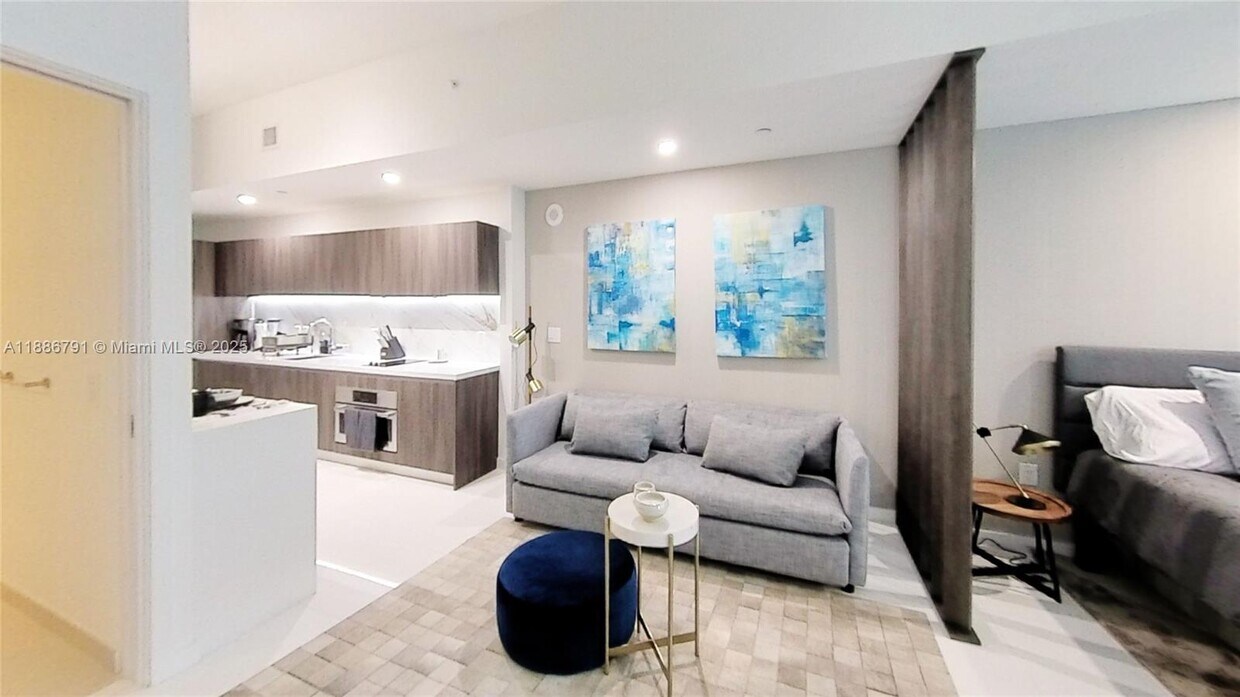 Foto principal - 851 NE 1st Ave