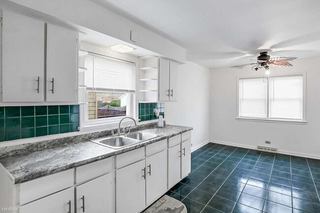 Building Photo - 3 br, 2 bath House - 3742 W 83rd Pl